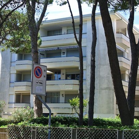 Eva 45 Apartment Lignano Sabbiadoro Exterior foto