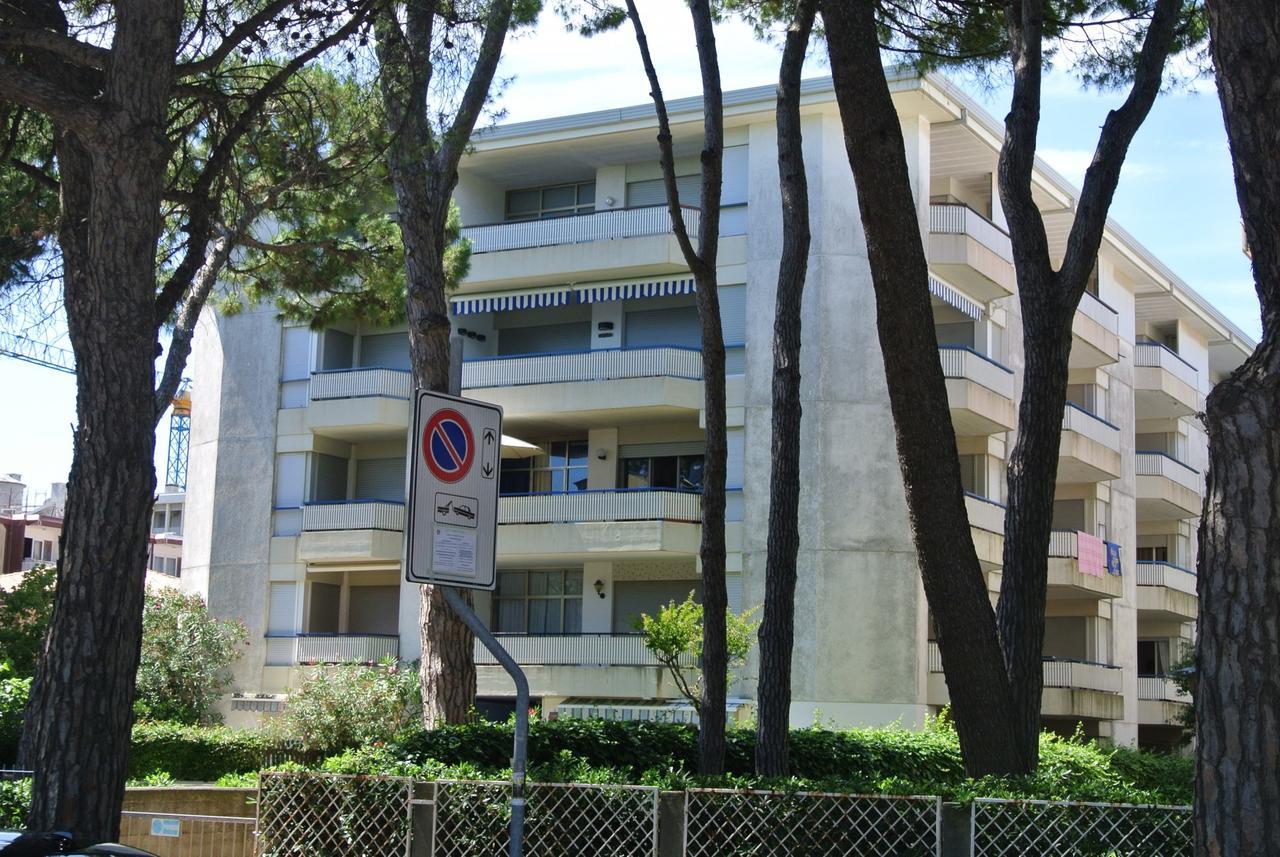 Eva 45 Apartment Lignano Sabbiadoro Exterior foto